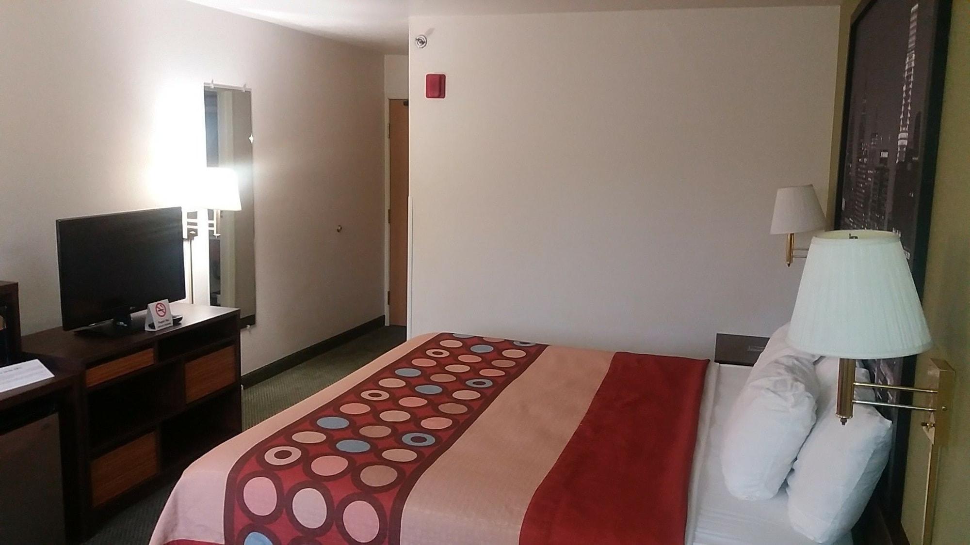 Hotel Super 8 By Wyndham West Middlesex/Sharon Area Exteriér fotografie