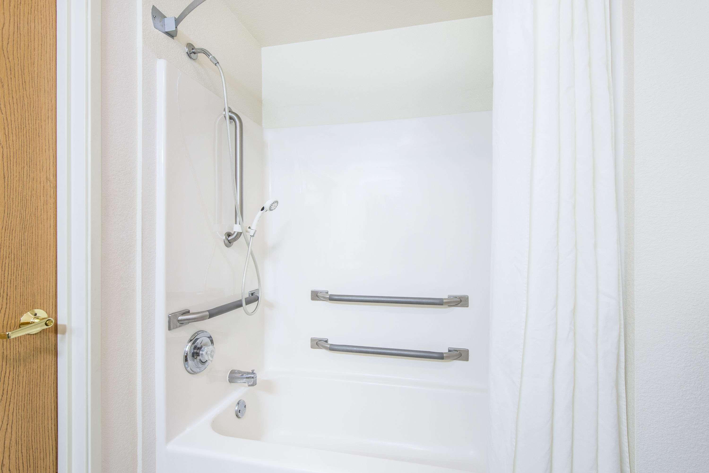 Hotel Super 8 By Wyndham West Middlesex/Sharon Area Exteriér fotografie
